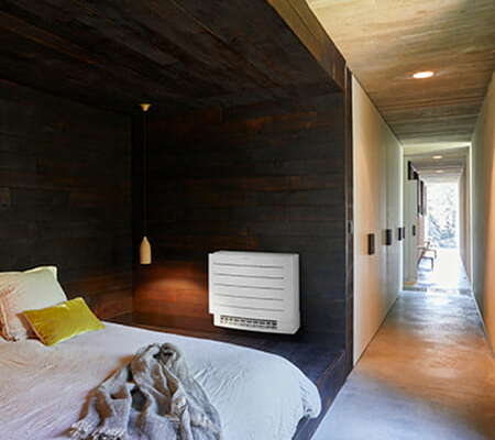 FVXM-A_installation-bedroom Daikin Perfera XTH golvmodell installerad i sovrum